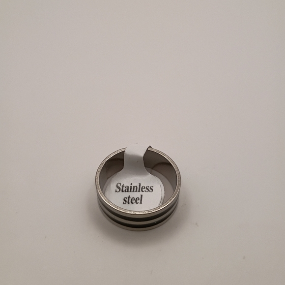 Stainless Steel Silver and Black Striped Ring U.S Size 9 - Picture 3 of 3